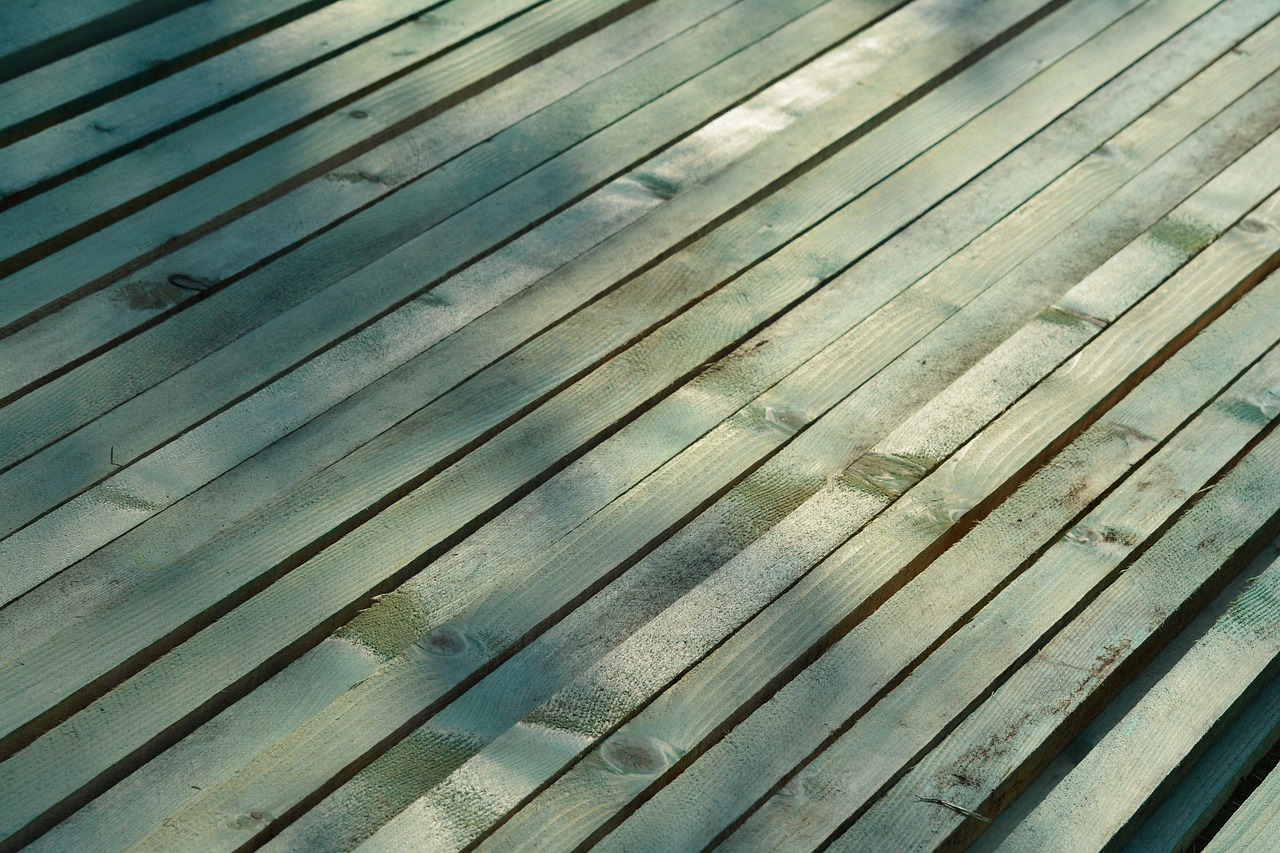 Comment aménager une terrasse en bois qui résistera aux intempéries pendant des années ? découvrez notre terrasse en bois résistante aux intempéries, conçue pour durer toute l'année et sublimer votre espace extérieur avec élégance et robustesse.