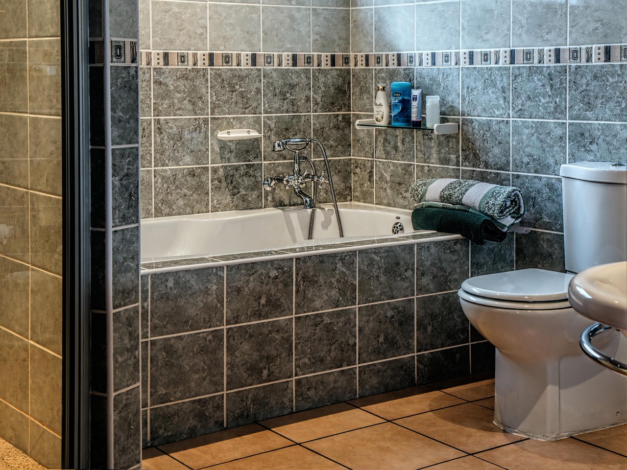Quel type de robinetterie choisir pour une salle de bain moderne et durable ?